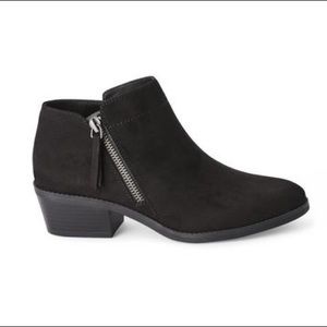 GEORGE • Black Wedges